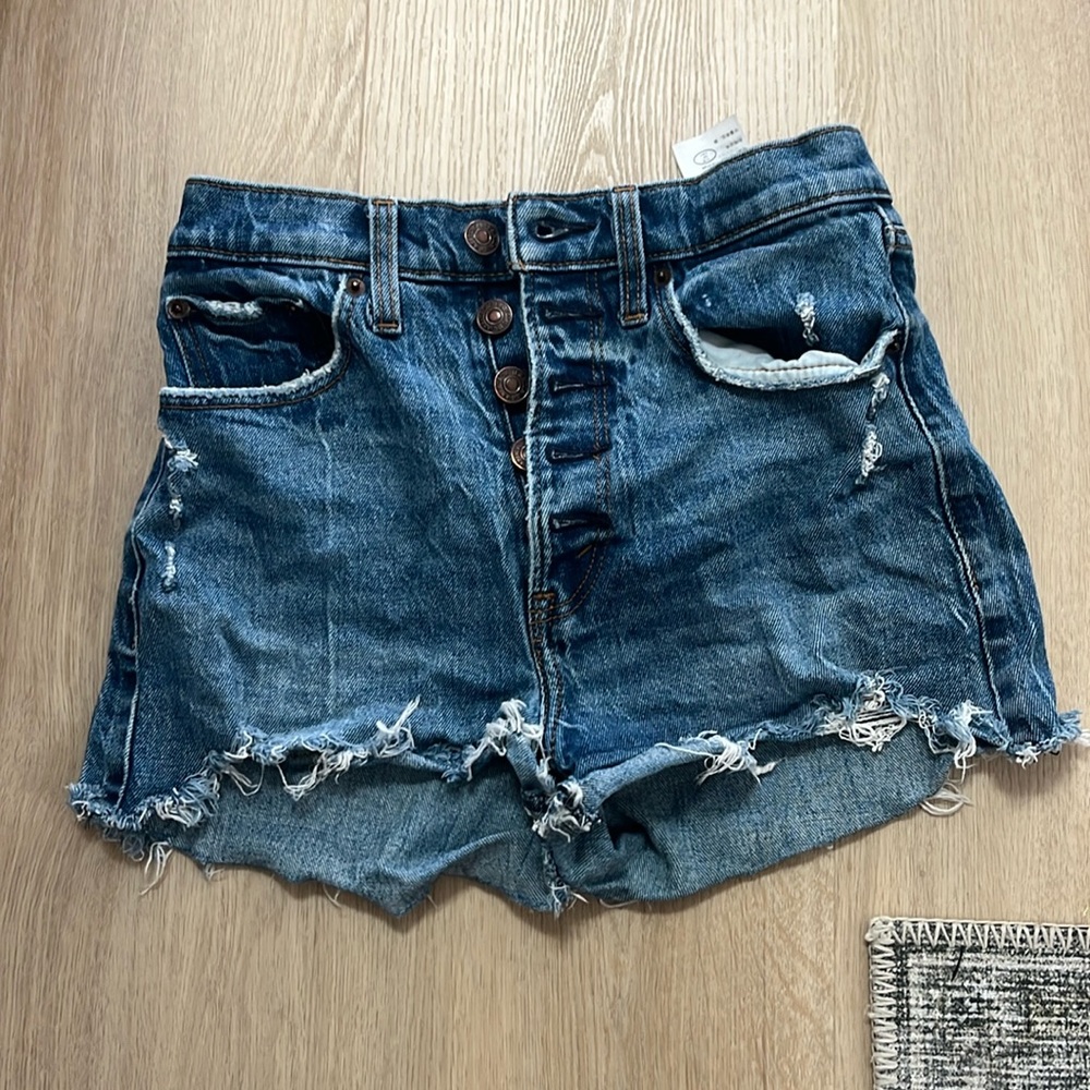 Abercrombie & Fitch mom shirt high rise button fly med wash (00/24)